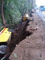 Jl. Raya Kebon Raya Longsor, Alat Berat pun Terguling.