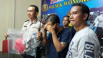 Istri Tidak Mau Diajak Pulang, Suami Emosi Hendak Bakar Rumah.