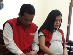 Hamil Besar, Rosa Istri Kurir Narkoba di Tuntut 6 Tahun Penjara.
