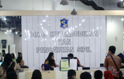 Mendagri Kirim Blangko e-KTP 50 Ribu ke Surabaya.