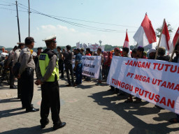 Ingin di Dengar Jokowi, Buruh PT MUI Demo Lagi.