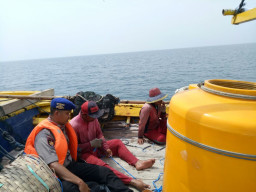 Satpol Airud Beri Arahan dan Sosialisasi UU Pada Nelayan Sebelum Melaut. 