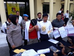 Candra H. Dokter Gadungan, Tipu Korbanya Hingga Puluhan Juta Rupiah.