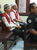 JPU Tuntut 2 Kurir Jaringan Depok Masing-Masing 20 Tahun