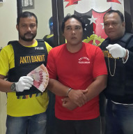 Akibat Ciuman Maut, Janda Muda Ini Kehilangan Uang dan Kalung Emas nya.