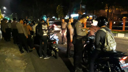 Sekat Jl. HR. Muhammad, Aparat Amankan 1 Mobil dan 8 Sepeda Motor Tanpa STNK.