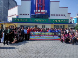 Dandim 0822 Bondowoso Ajak Siswa dan Santri Nobar Film Merah Putih Memanggil.