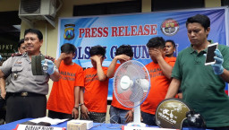 Pembobol Rumah dan Toko di 36 TKP, Menyerah di Tangan Polsek Gayungan.