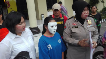 Lagi, PPA Polrestabes Surabaya Amankan Layanan 3some Via Medsos.