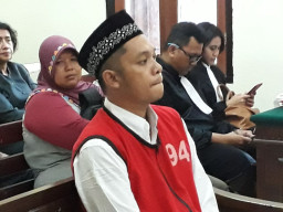 Hendry Pemilik 100 Butir Pil Ekstasi, di Vonis 10 Tahun Penjara.