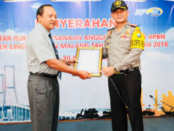 Kanwil Perbendaharaan Jatim Beri Penghargaan Kepada Kapolres Malang.