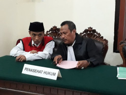 Dituntut 14 Tahun Penjara, Kurir Narkoba Ini Meringis 