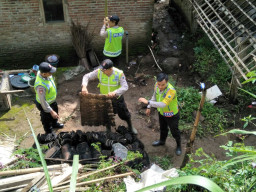 Gempa di Poncokusumo, Robohkan Kandang Sapi dan Dapur Warga.