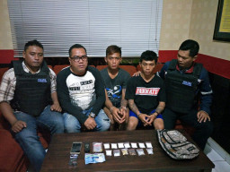 Pengedar dan Pemakai Pil Koplo Diamankan Petugas.