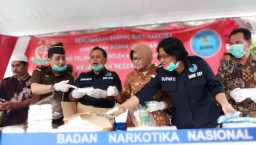 Kejari Surabaya Musnahkan BB, Berbagai Jenis Narkotika.