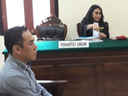 Saling Lapor Masalah Penipuan, Salim Diperiksa Majelis Hakim PN Surabaya.