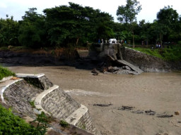 Korban Banjir Desa Cangkring dan Walidono, Ancam Demo Pemkab Bondowoso.