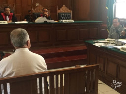 Ketua Perhimpunan Pedagang Pasar Turi, Bongkar Kedok Henry J Gunawan.