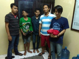 Ketahuan Curi Sandal, 3 ABG di Bui.