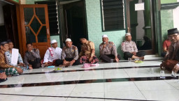 Wakapolsek, Kanit Lantas dan Sabhara Sawahan, Safari Sholat Jumat di Petemon.