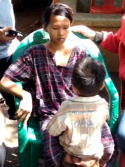 Irwan Bachtiar Minta DPC dan PAC PDIP, Bantu Permakanan Warga Tidak Mampu di Lumutan Botolinggo 