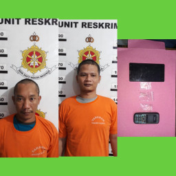 Asyik Membagi Sabu Kedalam Klip Plastik, 2 Pria Ini di Grebek.