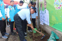 Jaga Udara Segar Beroksigen, Walikota Pasuruan Ajak Tanam Pohon