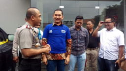 Penembak Mobil Pejabat Pemkot Surabaya, Tersenyum Ramah Pada Wartawan.