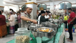 Kapolrestabes Surabaya, Buka Puasa Bersama Warga Gubeng.