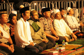 Bersama 5000 Jamaah, Kapolres Malang Sholat Subuh berjamaah di Lapangan Grand Permata Jingga.