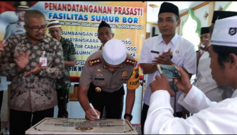 Kapolres Bondowoso, Bantu Sumur Bor Warga Dusun Seccang Lumutan.