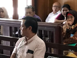 Eksepsi Terdakwa Penggelapan Saham PT. SC, di Tolak Hakim.
