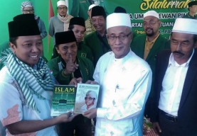 Ketum PPP Ajak Warga Bondowoso Menangkan Pasangan Sabar.