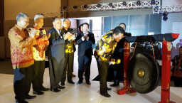 Walikota Pasuruan Pukul Gong di Soft Launching Hotel Horison.