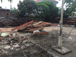 Bongkaran Bangunan Gedung SDN IV Manukan Wetan Dihancurkan, Harus Nya Dikembalikan ke Pemkot.