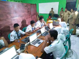 Walikota Pasuruan Sidak UNBK di SMPN 7 Pasuruan.