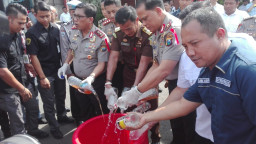Miras Maut Ancam Jatim, Kapolda Perintahkan Gerebek Tempat Hiburan.