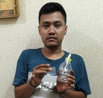 Asyik Sing Song Bersama Pacar, Eko di Tangkap Polisi Karena Simpan Sabu.