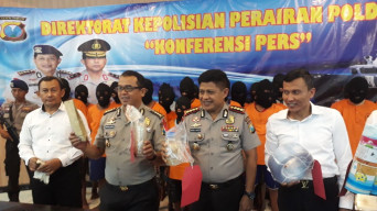 Penyelundup 31 Ribu Benih Benur, di Bongkar Ditpolair Polda Jatim.