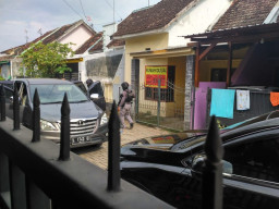 Warga Kebunagung di Sergap Brimob, Polsek Purworejo Kirim Bhabinkamtimas Untuk Cek Kebenarannya.