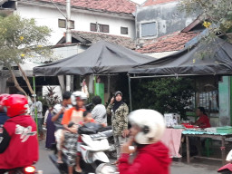 Pasar Takjil Ramadhan Dadakan, Dijubeli Pembeli.