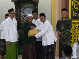 Camat Driyorejo Safari Ramadhan, Berikan Ini Sebagai Tapi Asih.
