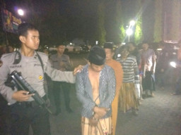 Satsabhara Polres Situbondo Ringkus 7 Penjudi Dadu.
