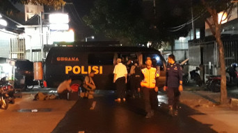 Tim Gegana Datang, Warga Balongsari Tama Geger. 