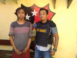 Gondol Uang Milik Jasa Penukaran Pinggir Jalan, Pria ini di Bekuk.
