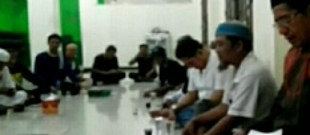 Cafe Remang-Remang Dibiarkan, Sholat Ied Dilarang, Muslim Kemaroyan Bersatu Geram.