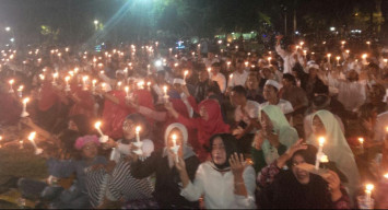 Pada Aksi Seribu Lilin, Sejumlah Perempuan Ikut Dukung KPK Usut Tuntas Penjualan TN