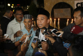 Nyalakan 1000 Lilin, Puluhan Jurnalis Bondowoso Gelar Aksi Keprihatinan.