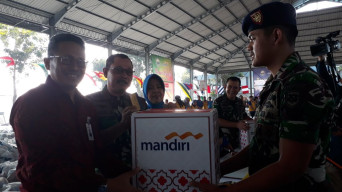 Koarmada II Gandeng Bank Mandiri Gelar Pasar Murah, Harga Hanya 43 Dari Harga Umum. 
