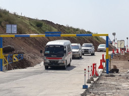 Tol Pandaan - Malang Hanya di Buka 1 Jalur Yang Arah ke Malang.